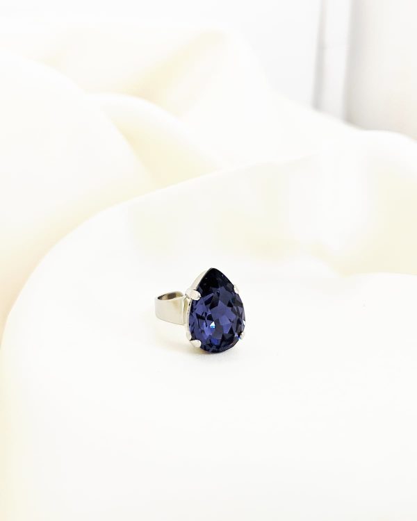 Manhattan Purple Teardrop Petite Ring Rhodium