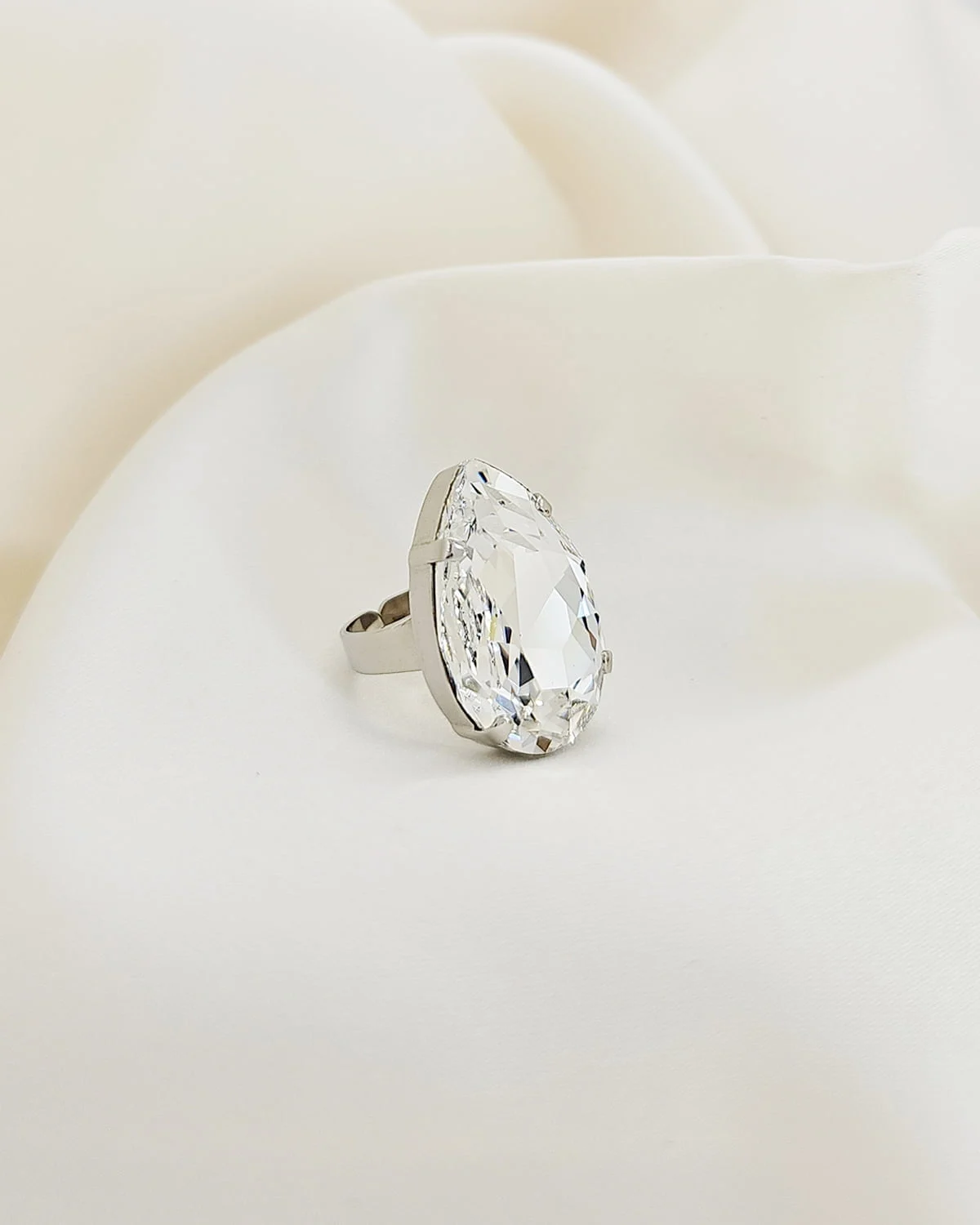 Manhattan Clear Teardrop Ring Rhodium