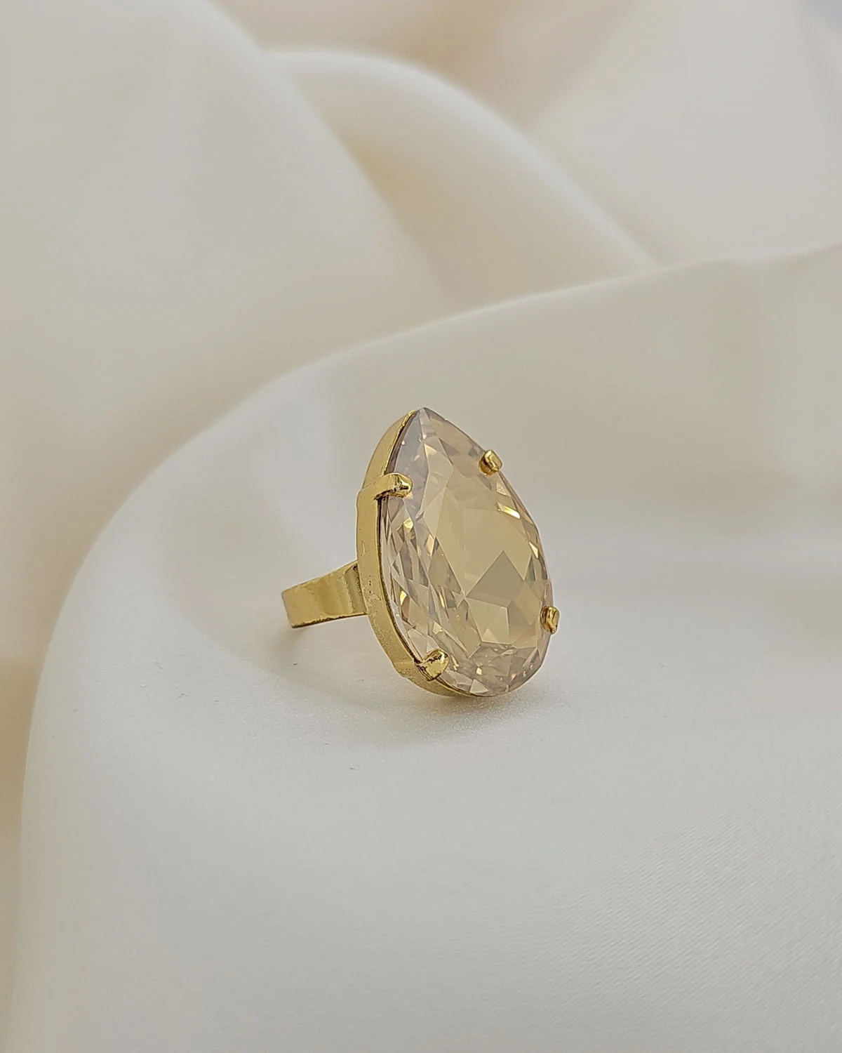 Manhattan Sahara Gold Teardrop Ring Gold
