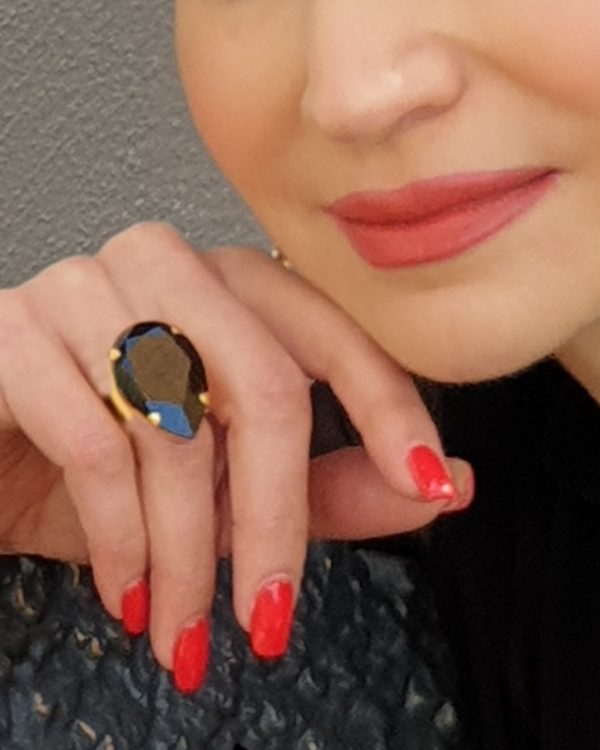 Manhattan Emerald Green Teardrop Ring - Image 2
