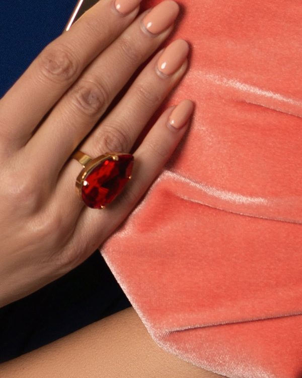 Manhattan Sable Black Teardrop Ring Gold - Image 7